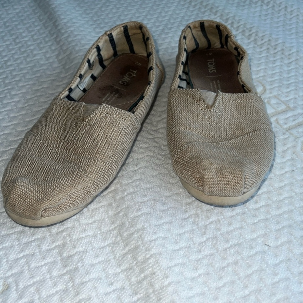 Tom’s shoes